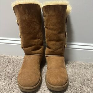 Uggs tall size 9